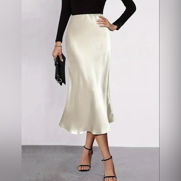 NWT Satin Mermaid Skirt In Champagne Size Medium - Picture 4 of 14